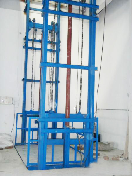 導軌式升降貨梯.jpg 導軌式升降貨梯.jpg